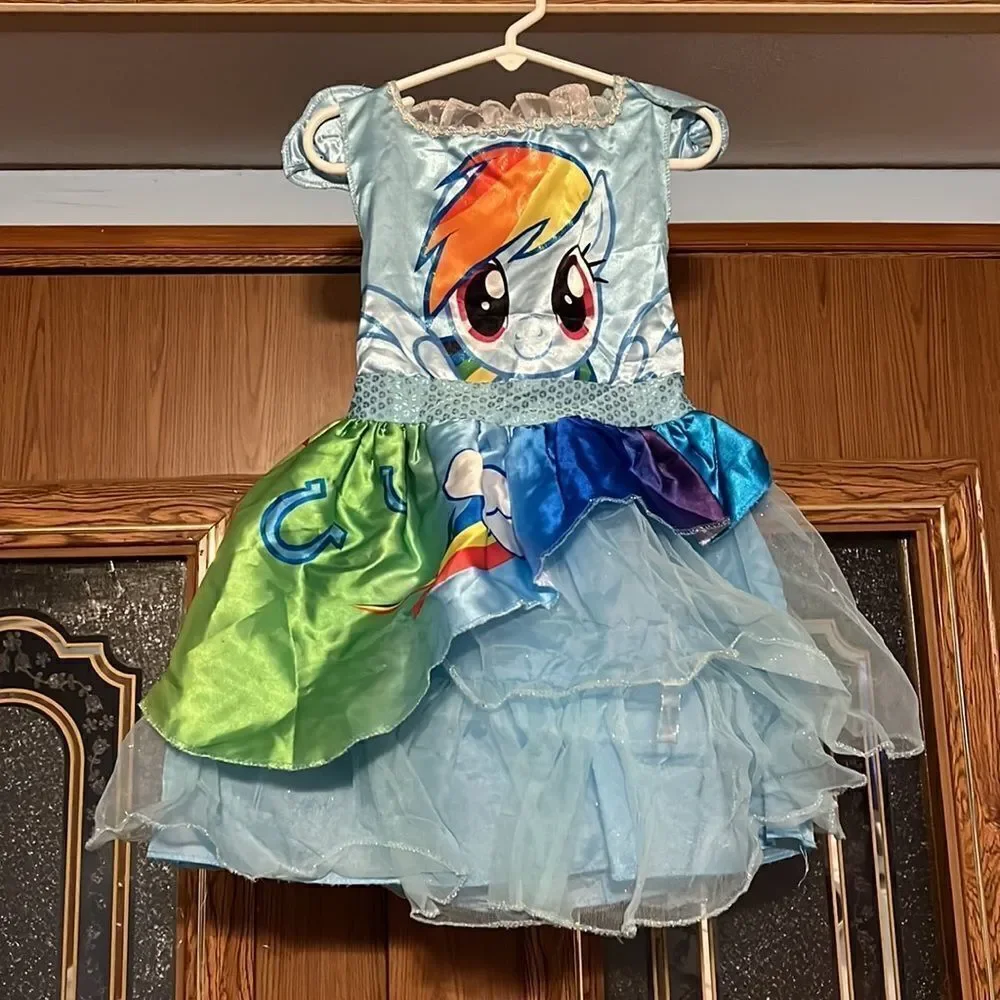 6 Little Girl Dress up Outfits